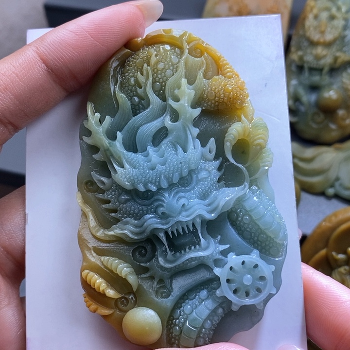 定制翡翠未镶嵌老*龙牌