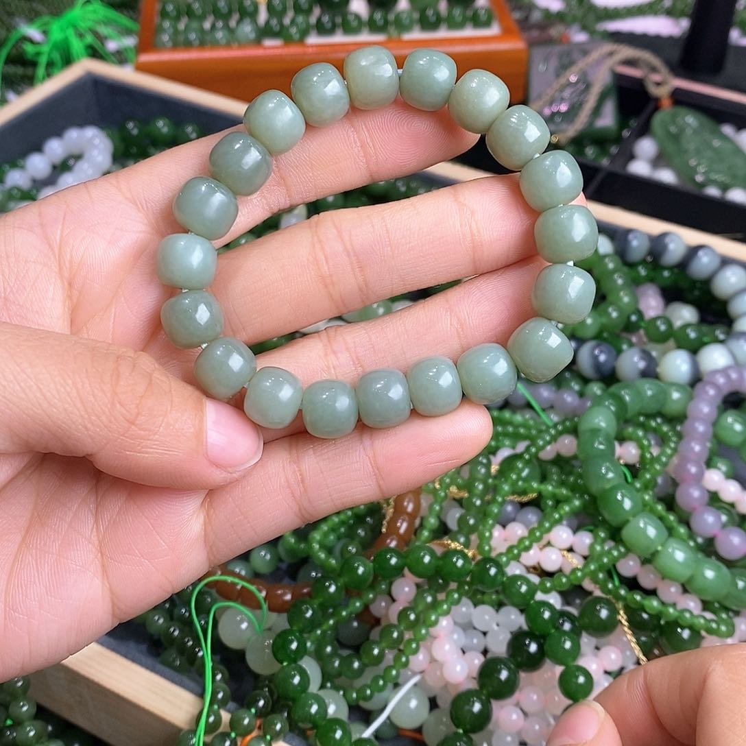 和田玉（碧玉）颈饰未镶嵌