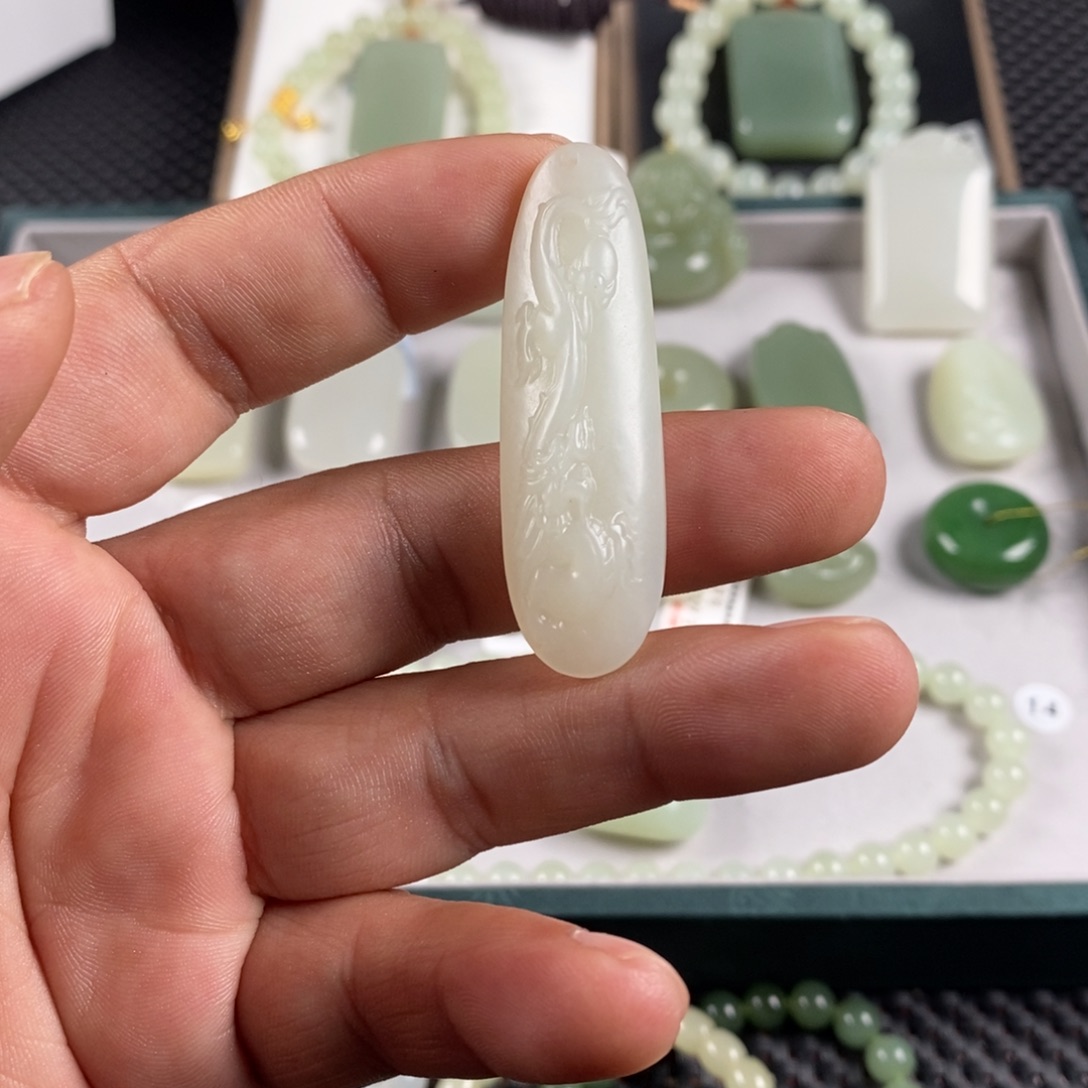 和田玉未镶嵌颈饰