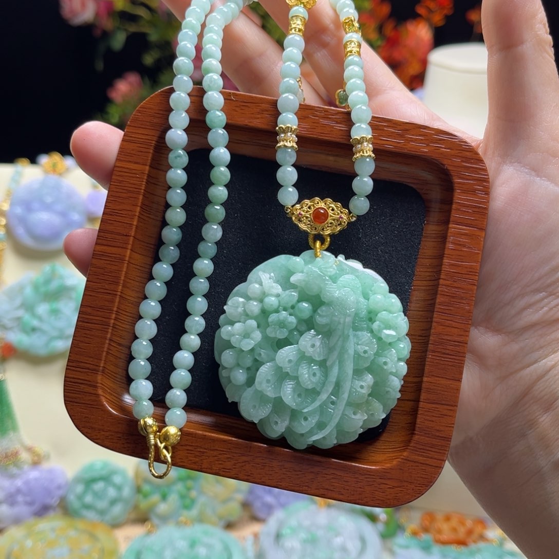 翡翠颈饰未镶嵌凤凰