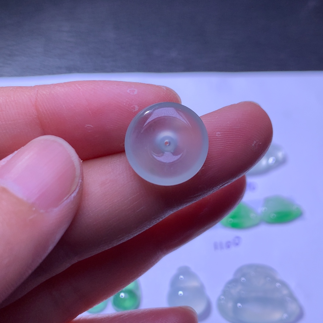 翡翠颈饰未镶嵌扣子