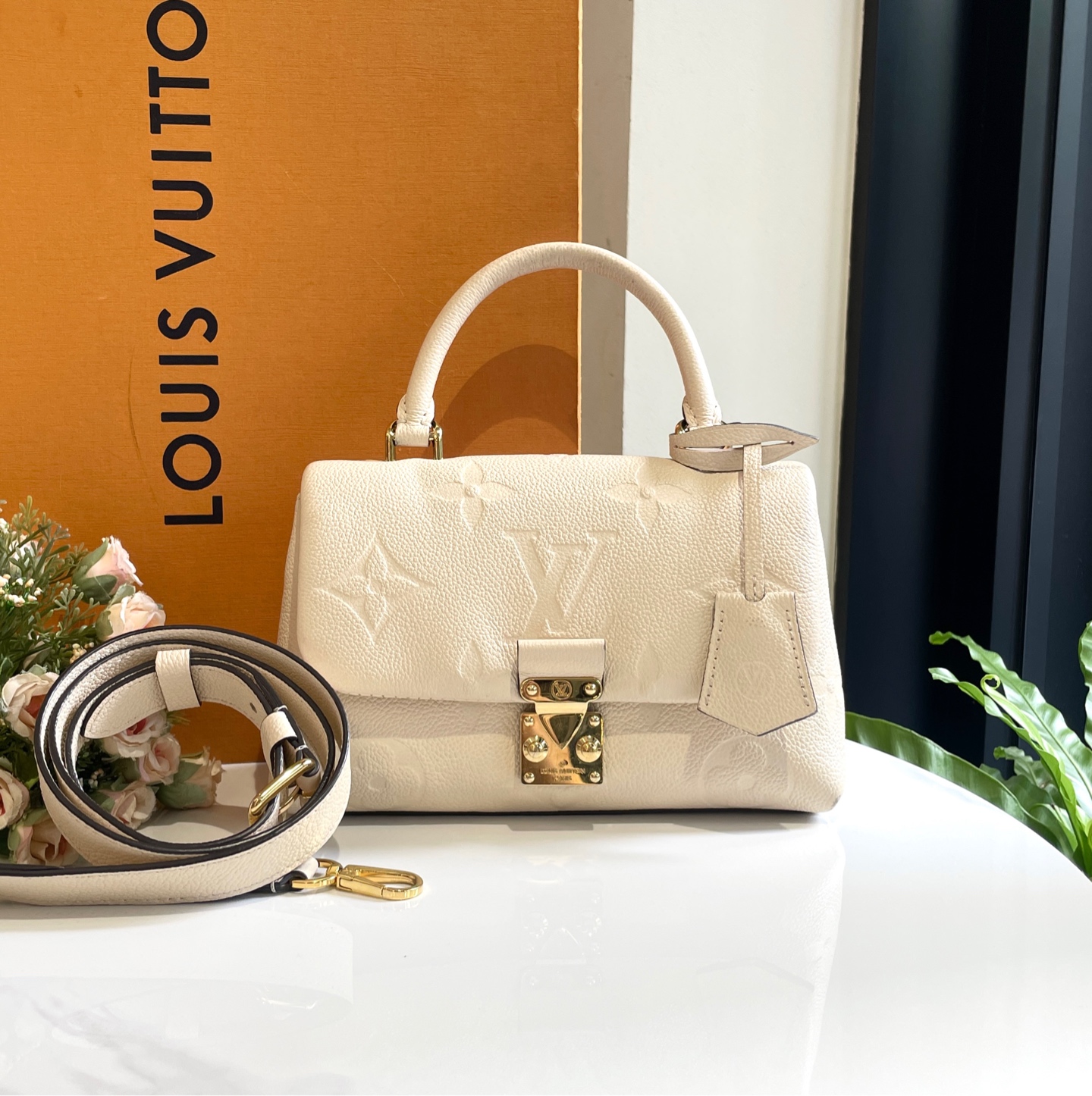 99新 LouisVuitton/路易威登 压纹玛德琳nano 米白色 芯片款/5262
