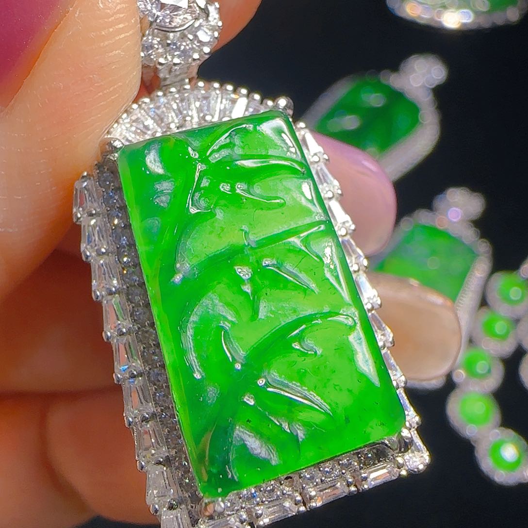 翡翠吊坠(赠链)银S925镶嵌