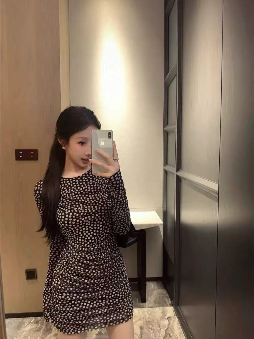 4398 复古黑色波点长袖连衣裙修身短裙圆领收腰气质紧身包臀裙子