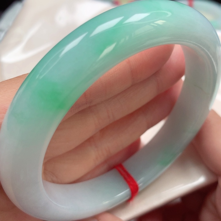 翡翠手镯未镶嵌冰胶阳绿飘花6号