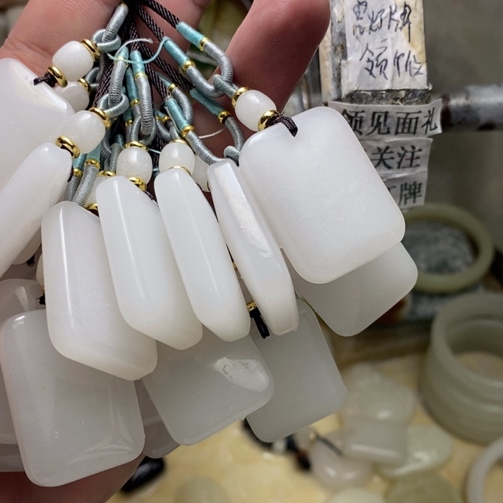 和田玉未镶嵌颈饰26×35