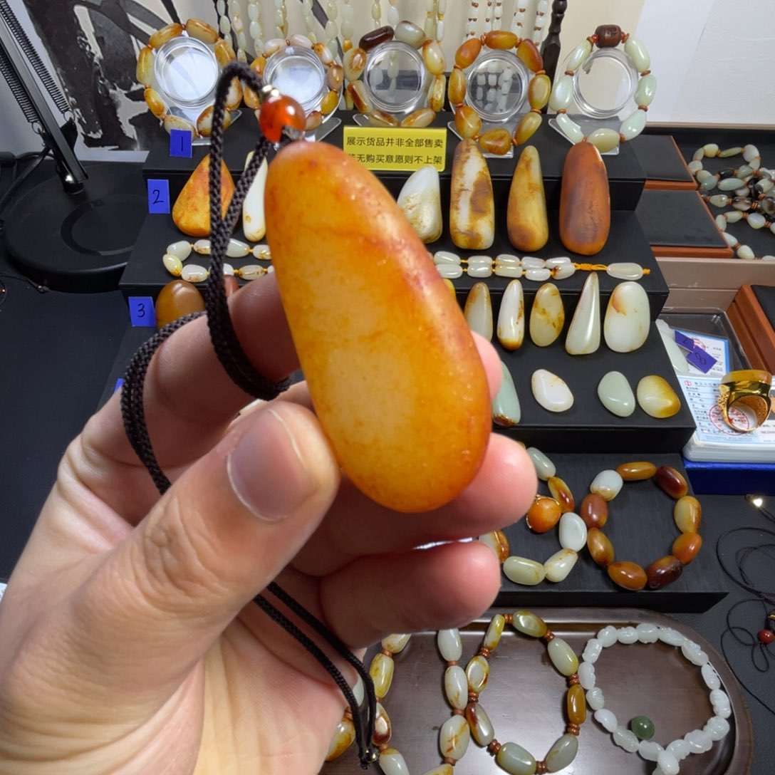 和田玉颈饰未镶嵌