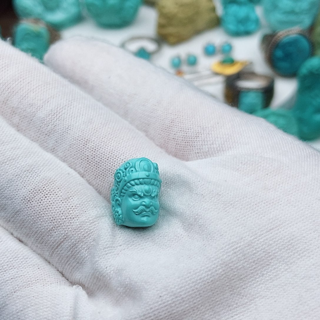 绿松石未镶嵌颈饰哥*拉