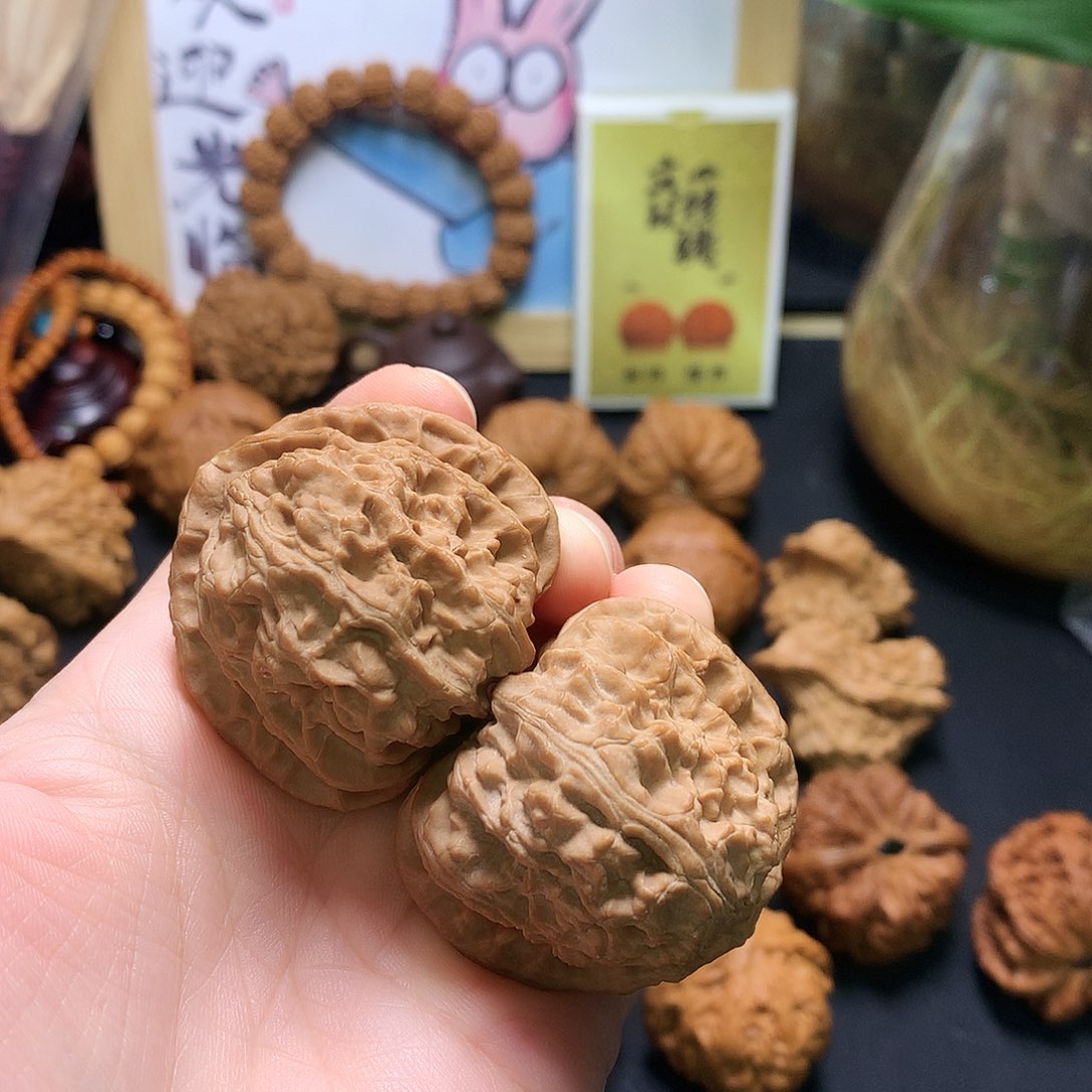文玩核桃吊坠小***心三角白43