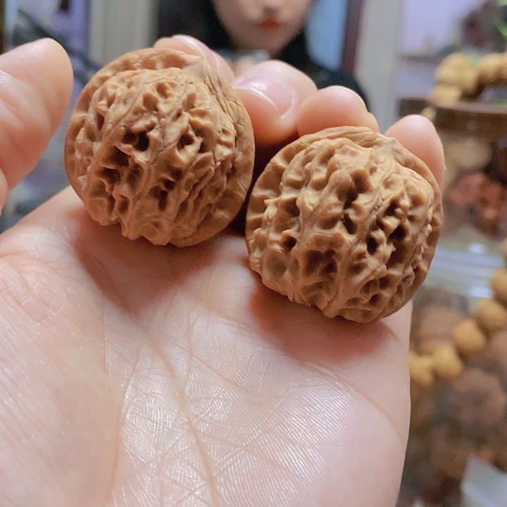 【闪购商品】文玩核桃把件34大石窝蜡皮