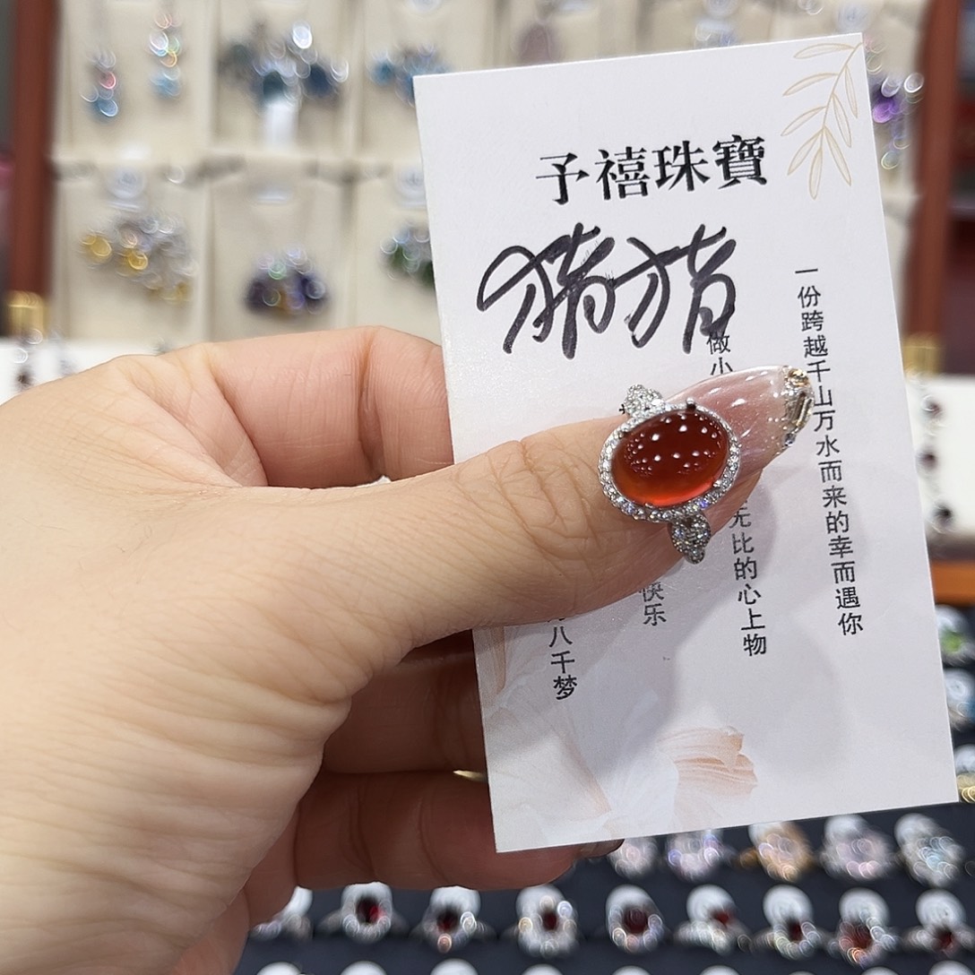 ****猪银S925镶嵌戒指石榴石