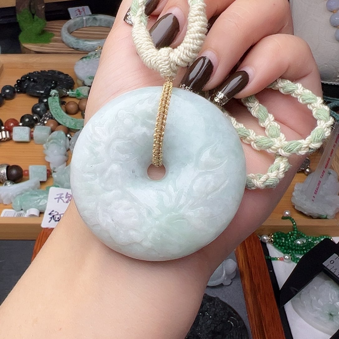 翡翠颈饰未镶嵌吊坠