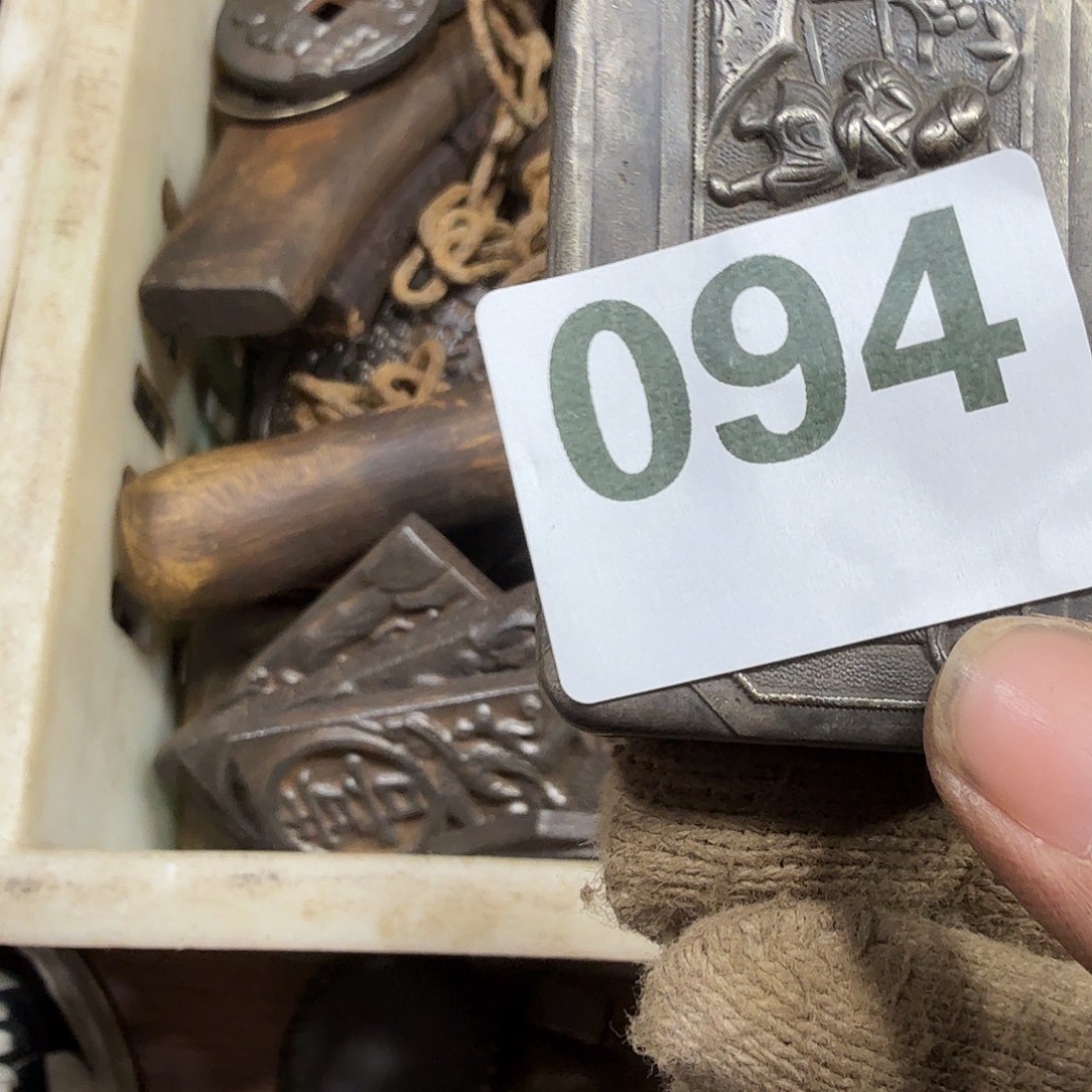 布***帕一物一图，工艺品。