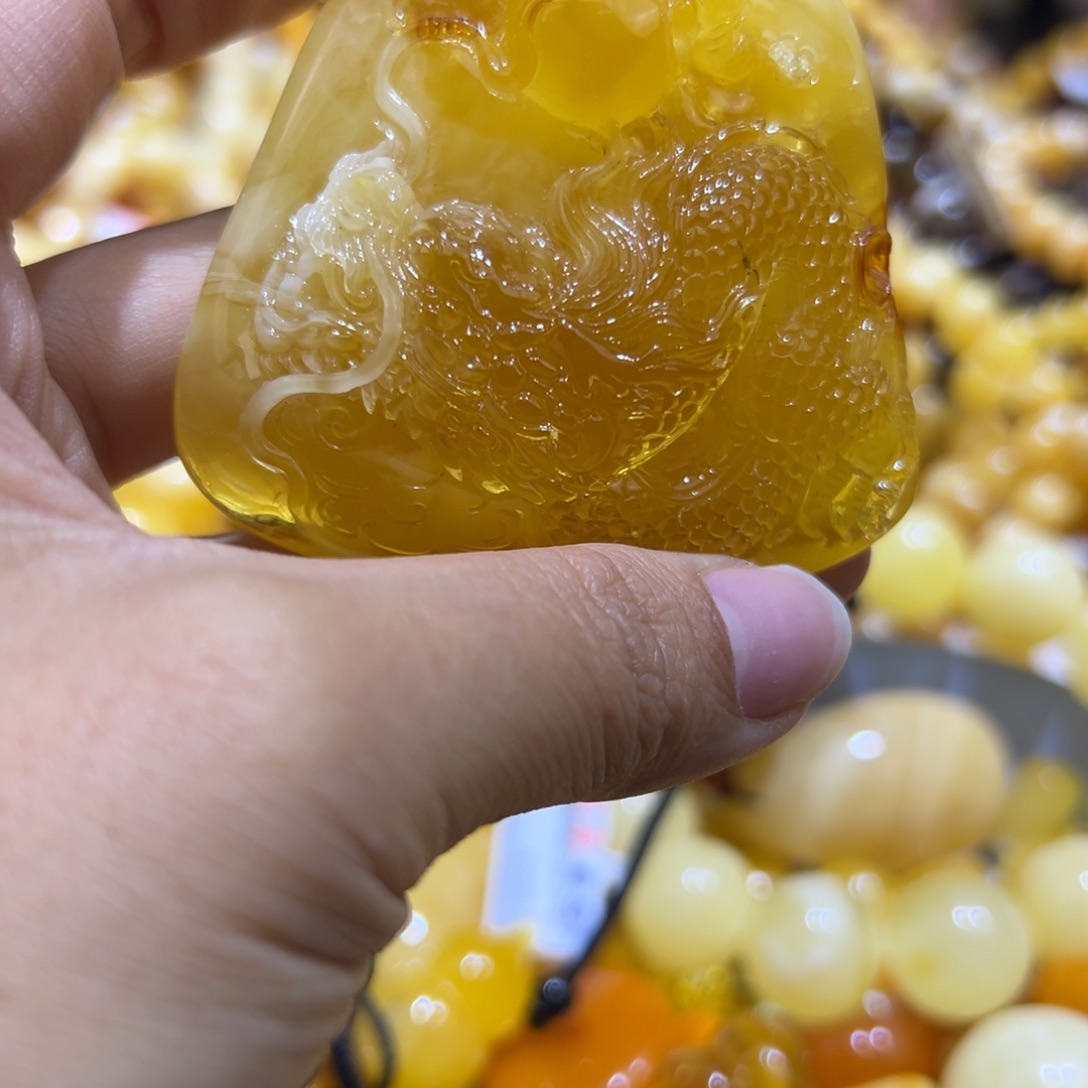 琥珀珠宝奇石未镶嵌