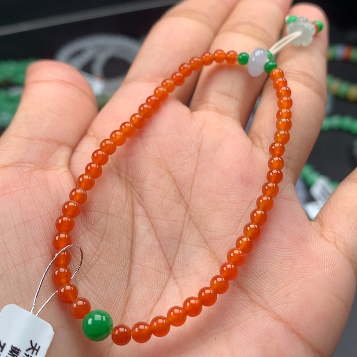 翡翠手镯未镶嵌卡