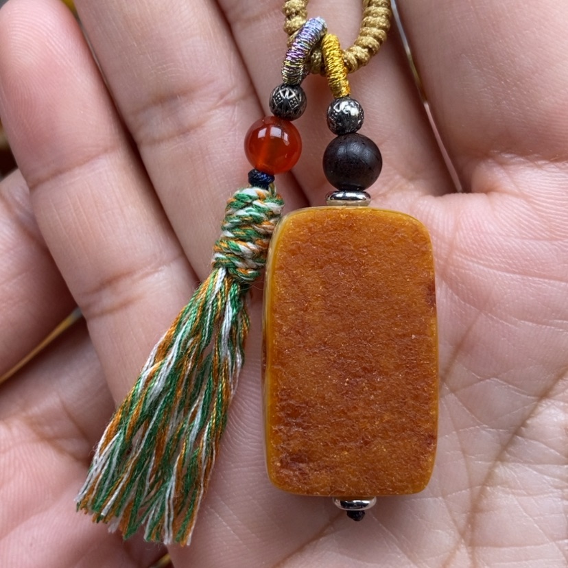 【闪购商品】琥珀颈饰未镶嵌