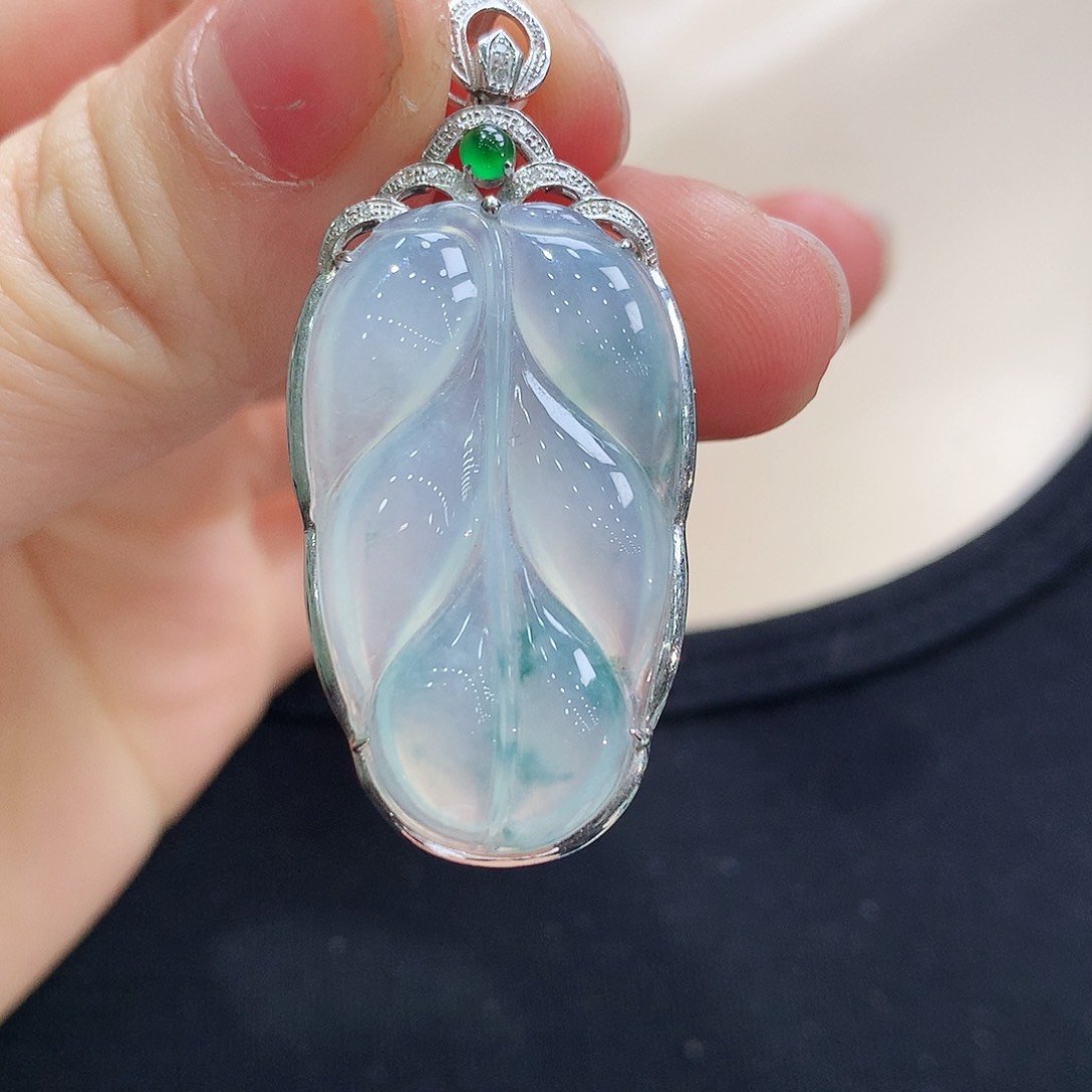 翡翠颈饰18K金镶嵌叶子