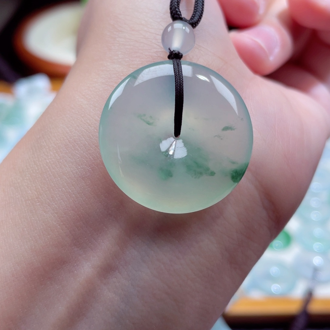 翡翠颈饰未镶嵌扣子