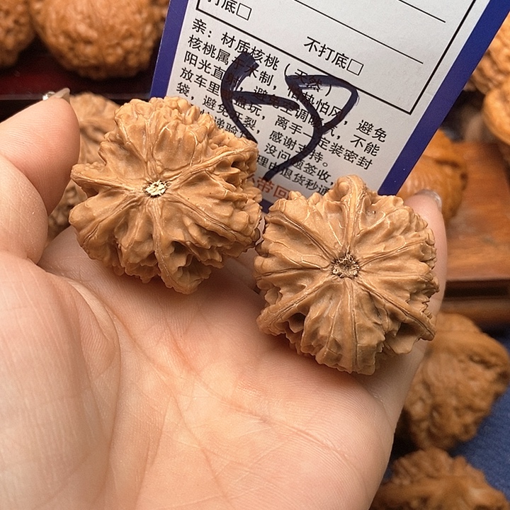 无***比桃核吊坠文山三棱36