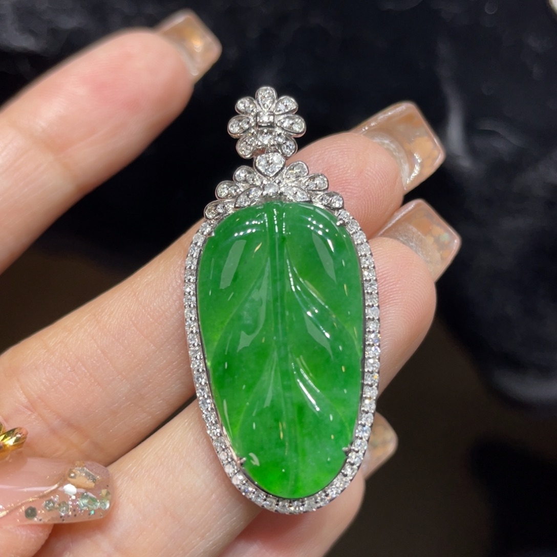 翡翠颈饰18K金镶嵌天然缅甸翡翠