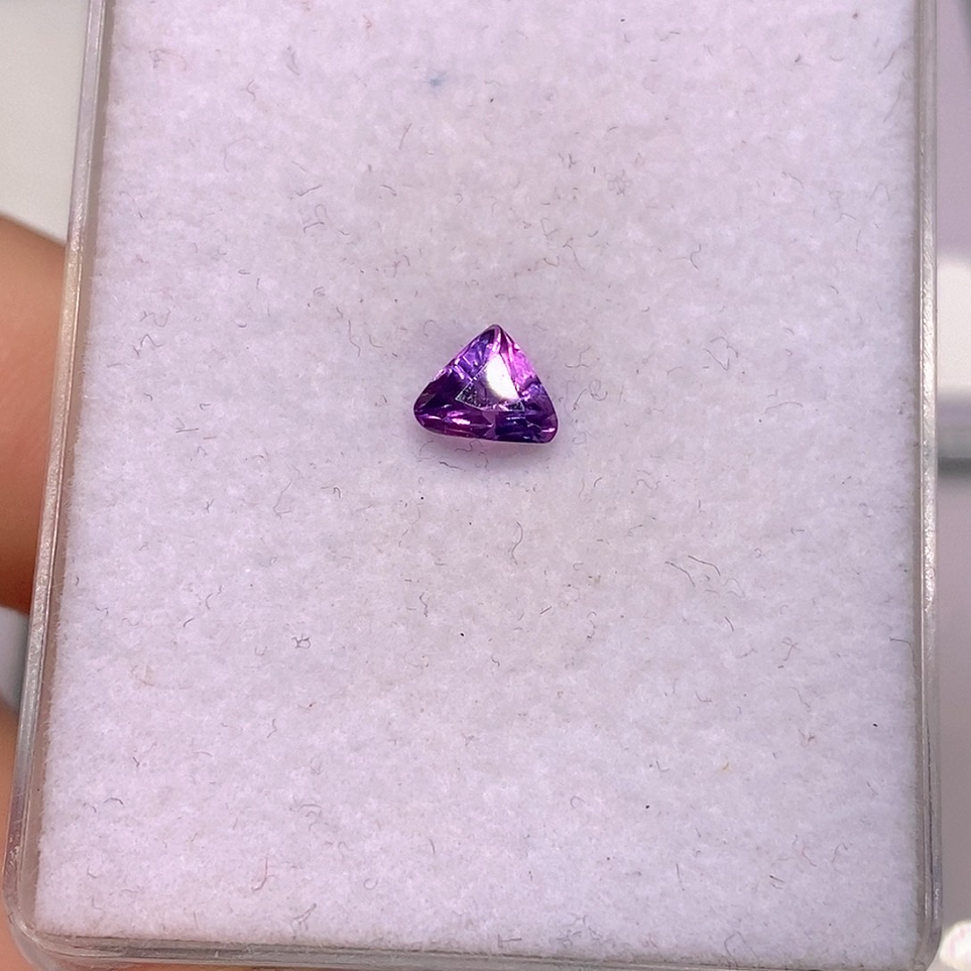 蓝宝石裸石天然无烧紫色蓝宝石