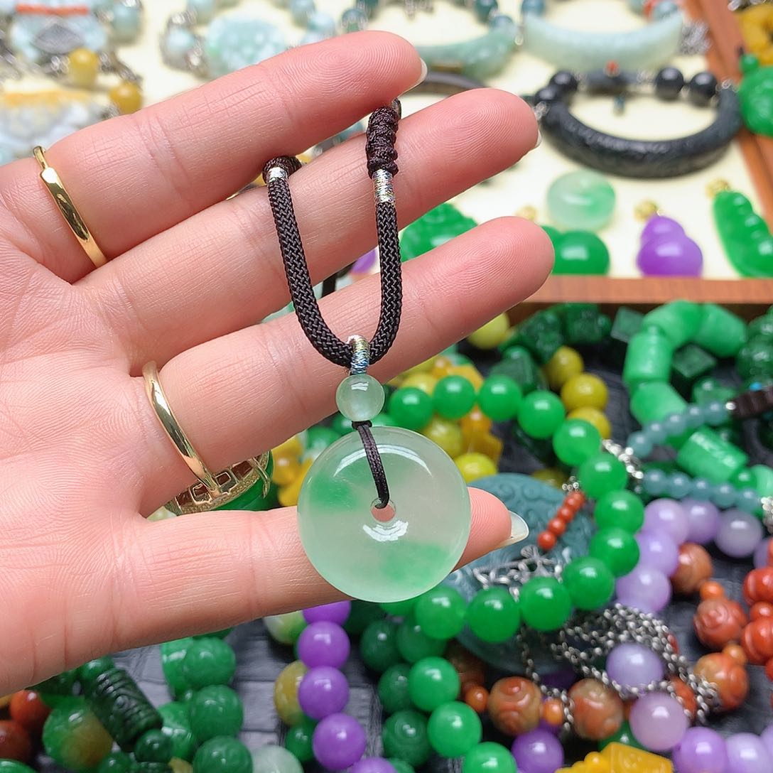 吊坠(赠链)未镶嵌翡翠芳**簇