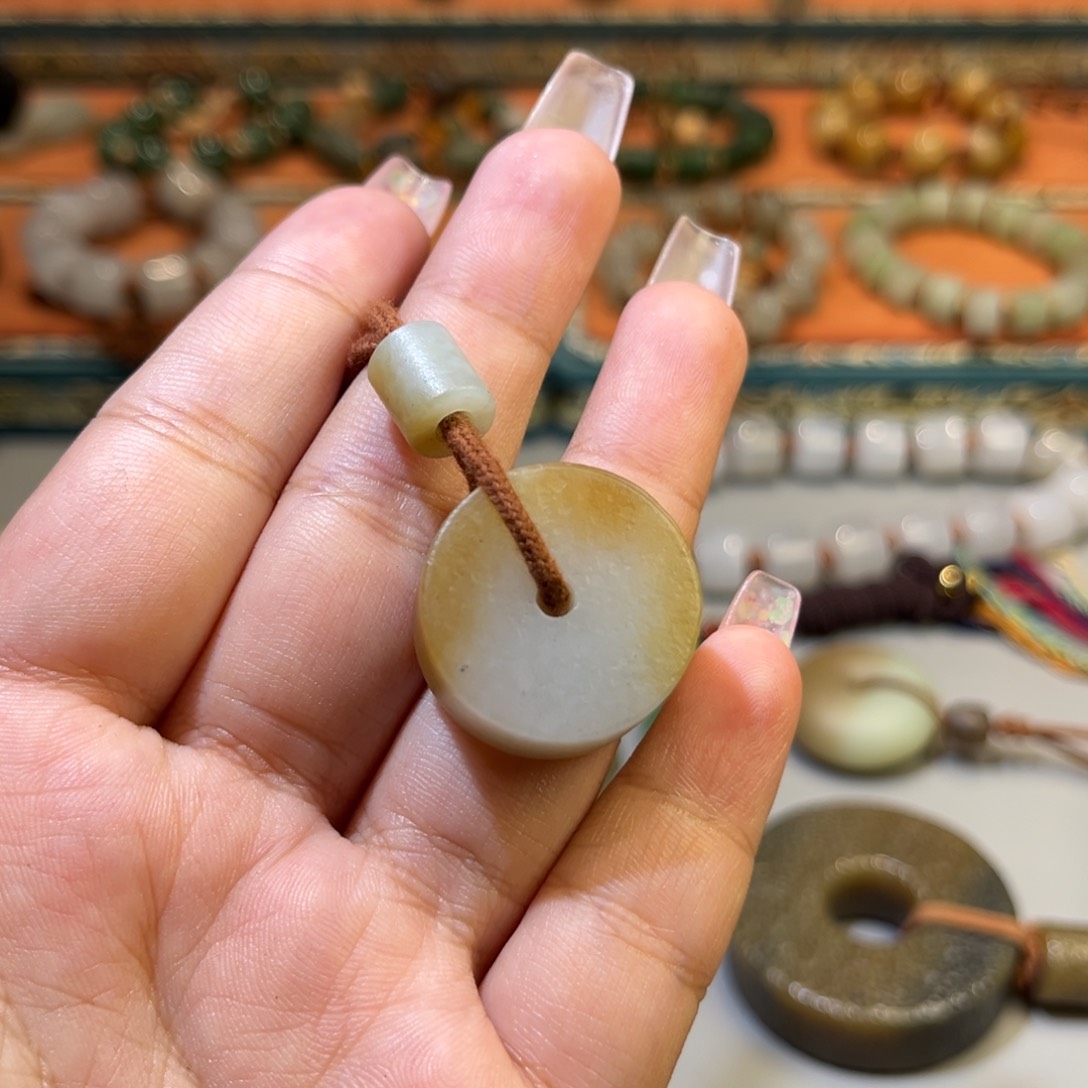 和田玉未镶嵌颈饰?****ღ