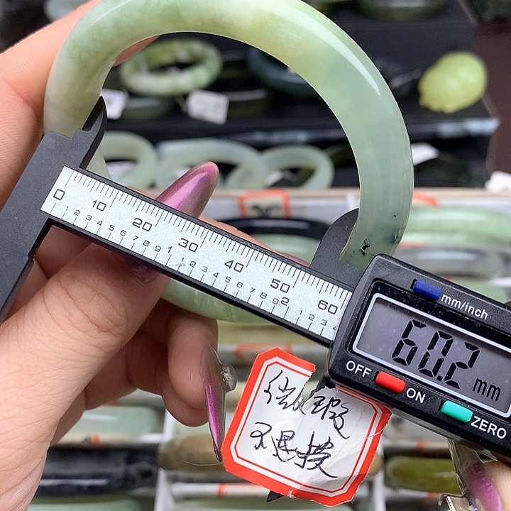 蛇纹石玉手镯未镶嵌891