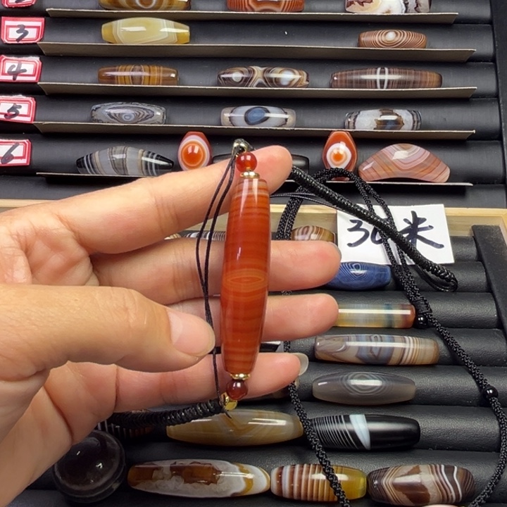 这***子玛瑙/玉髓未镶嵌颈饰