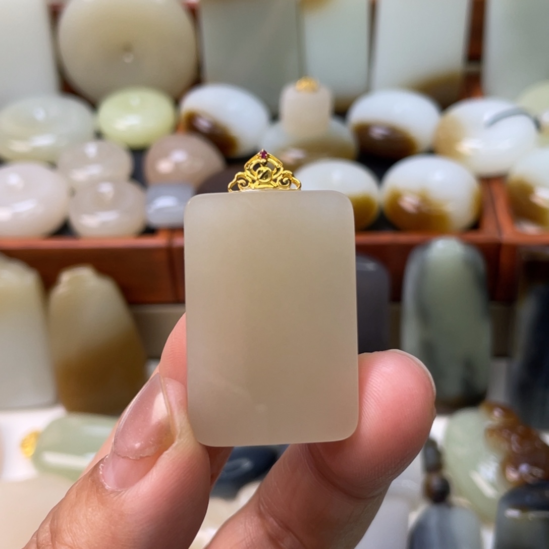 和田玉颈饰18K金镶嵌