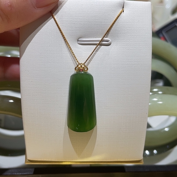 和田玉（糖玉）18K金镶嵌颈饰