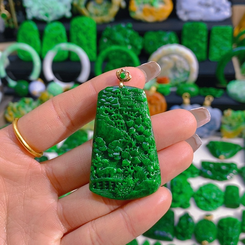 【闪购商品】翡翠颈饰18K金镶嵌山水牌