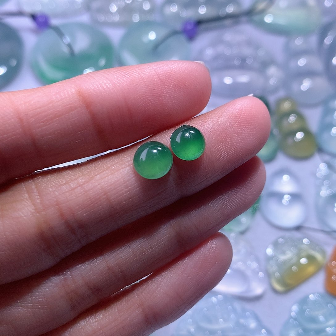 【闪购商品】翡翠颈饰未镶嵌一对