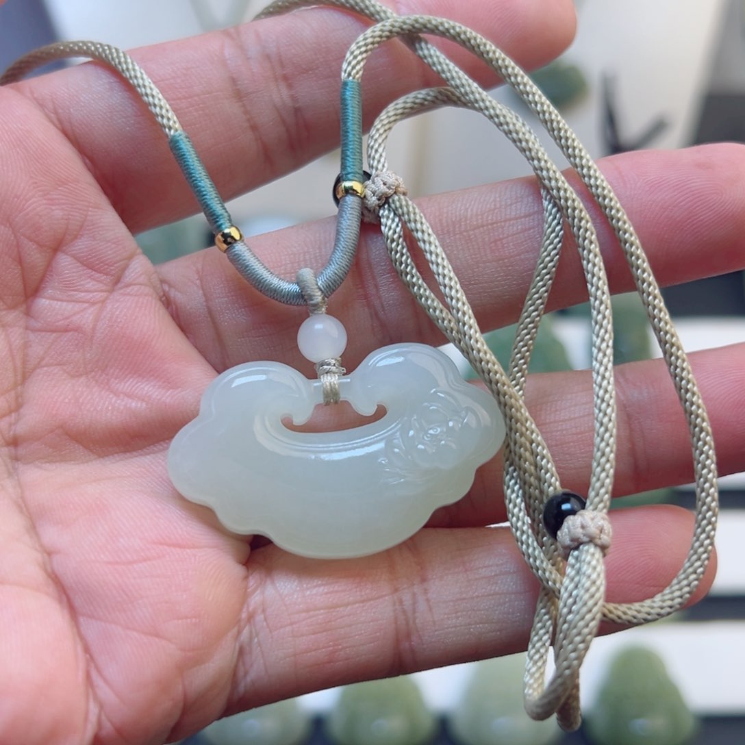 吊坠(赠链)未镶嵌和田玉666