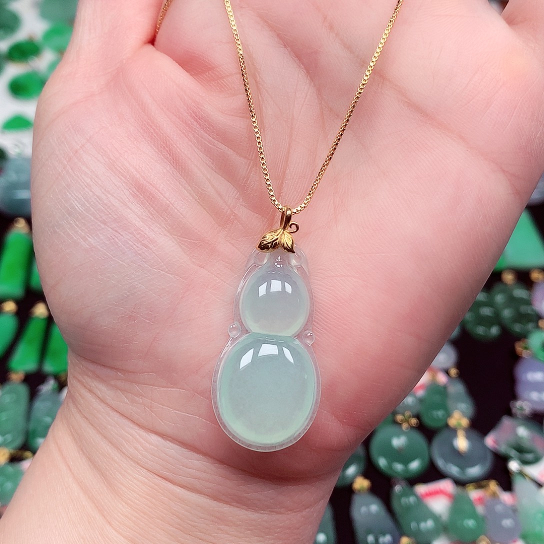 翡翠18K金镶嵌颈饰