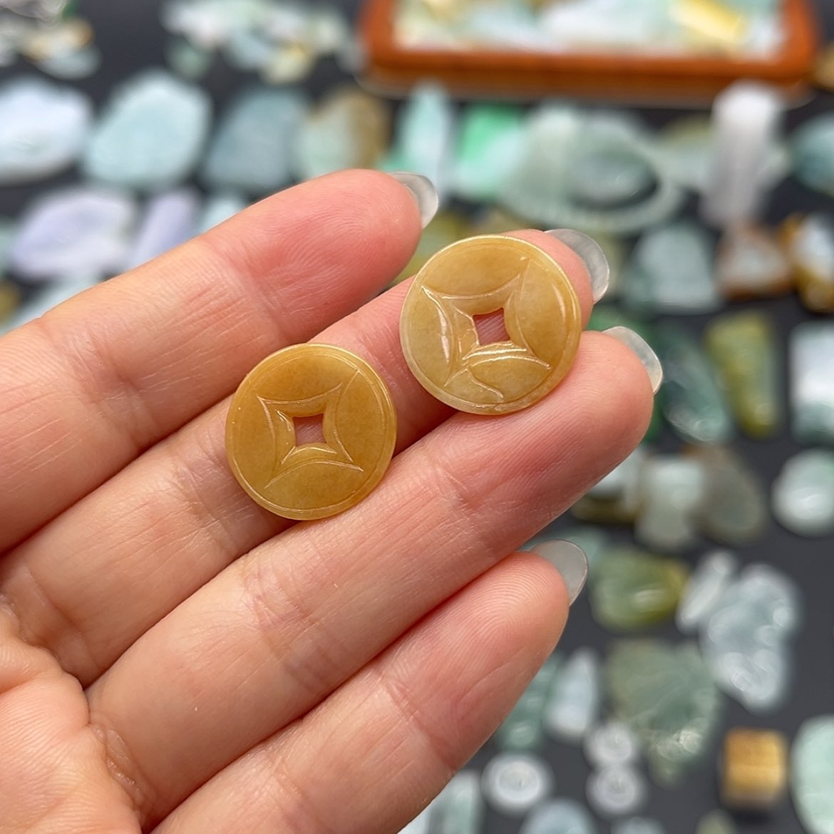 【闪购商品】翡翠颈饰未镶嵌铜钱