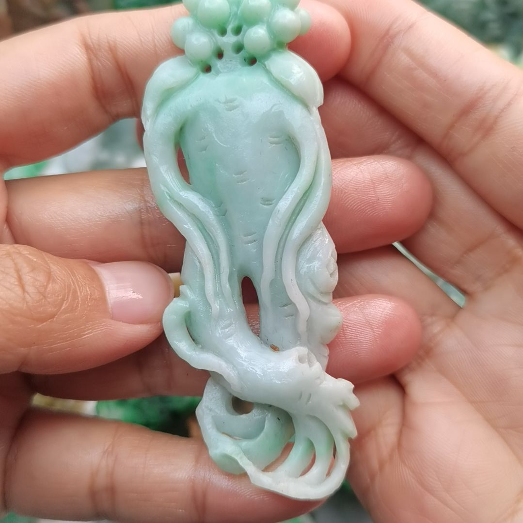 定制翡翠未镶嵌红**客翡翠