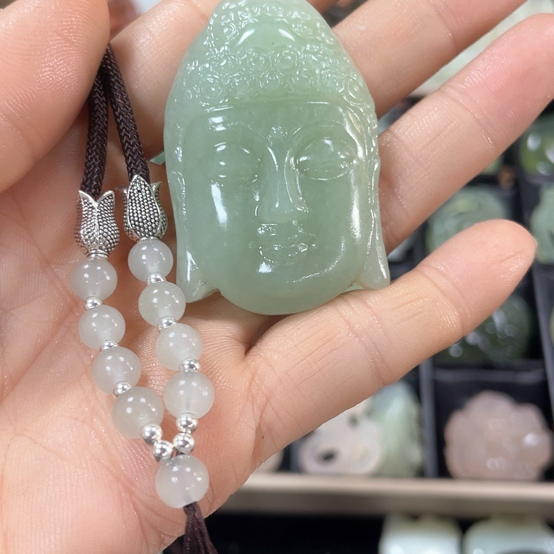 蛇纹石玉颈饰合金
