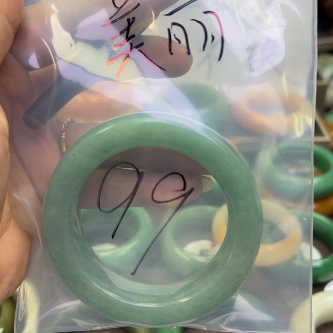 未镶嵌手镯石英岩玉美*?