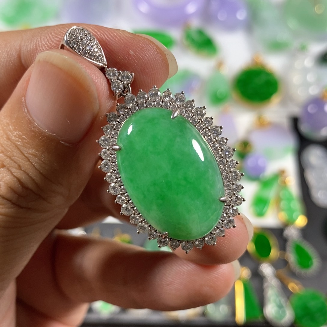 翡翠颈饰18K金镶嵌翡翠