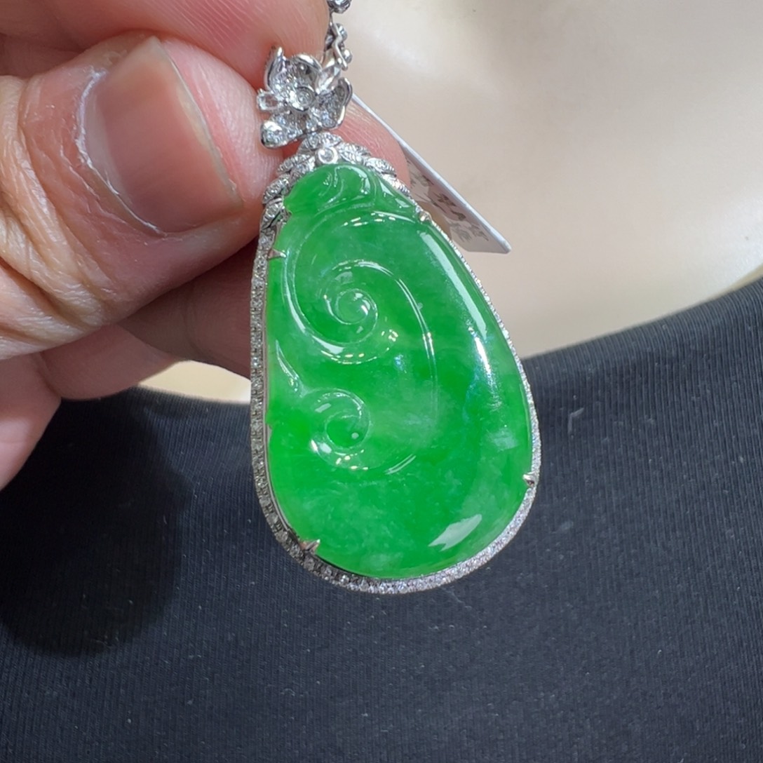 翡翠吊坠(不含链)18K金镶嵌