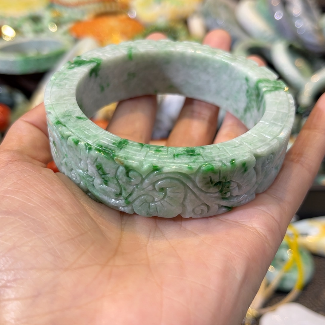 翡翠手镯未镶嵌?**佳手镯不退不换买断