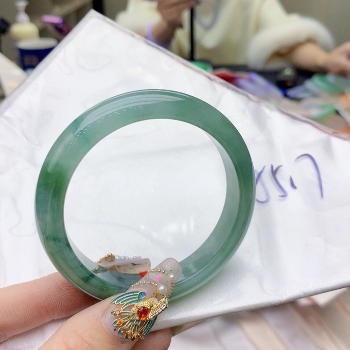 翡翠手镯未镶嵌翡翠手镯