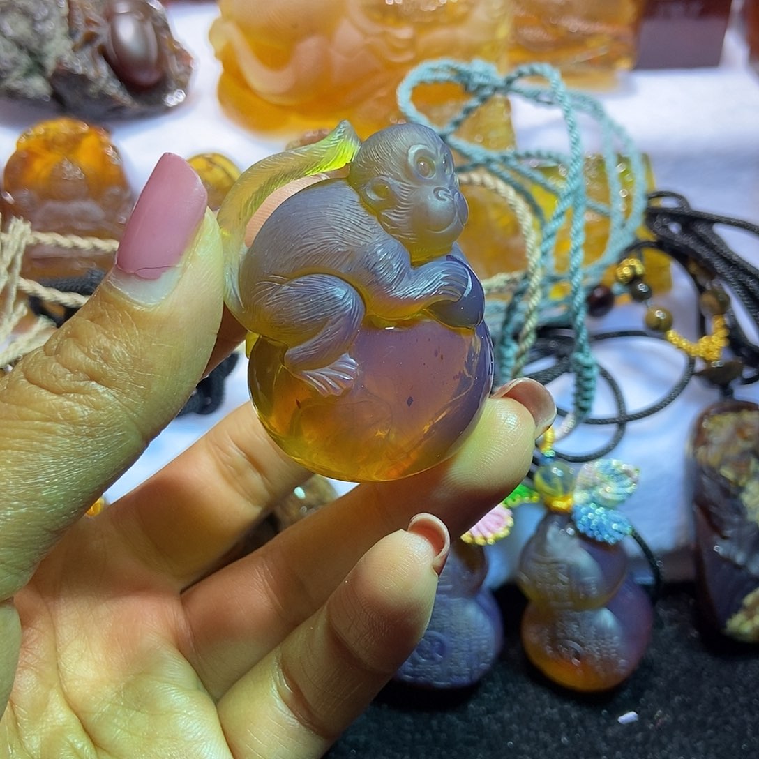 琥珀颈饰未镶嵌猴子