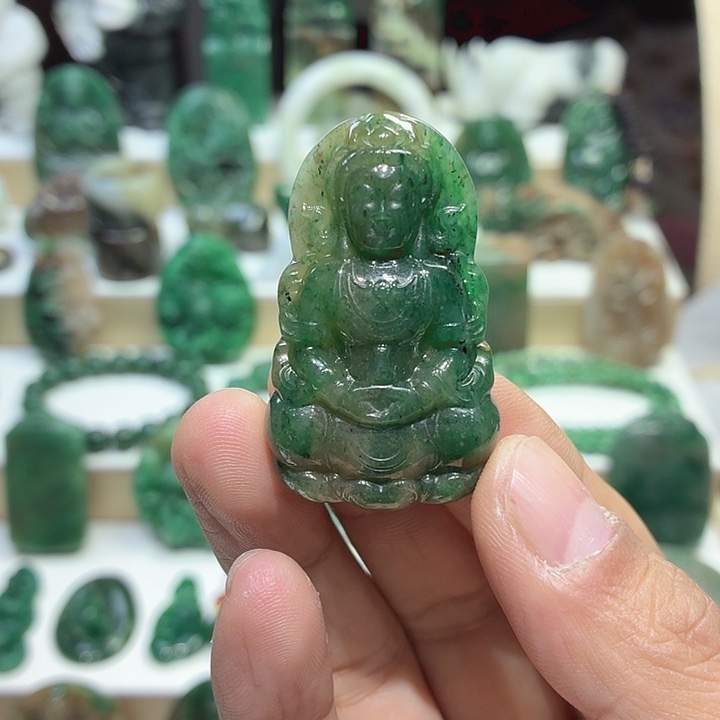 独山玉未镶嵌颈饰中小观音