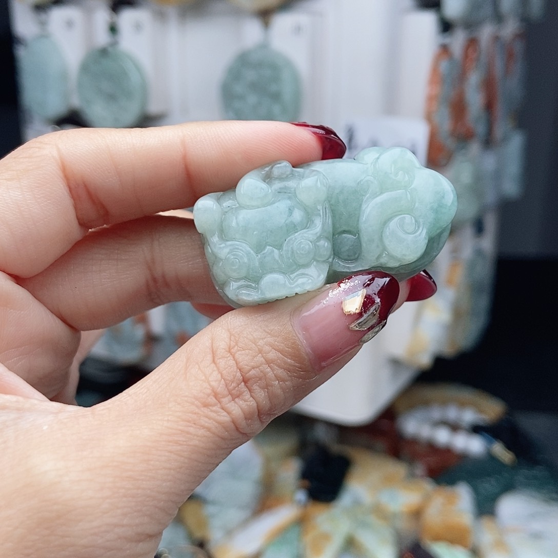 翡翠颈饰未镶嵌翡翠