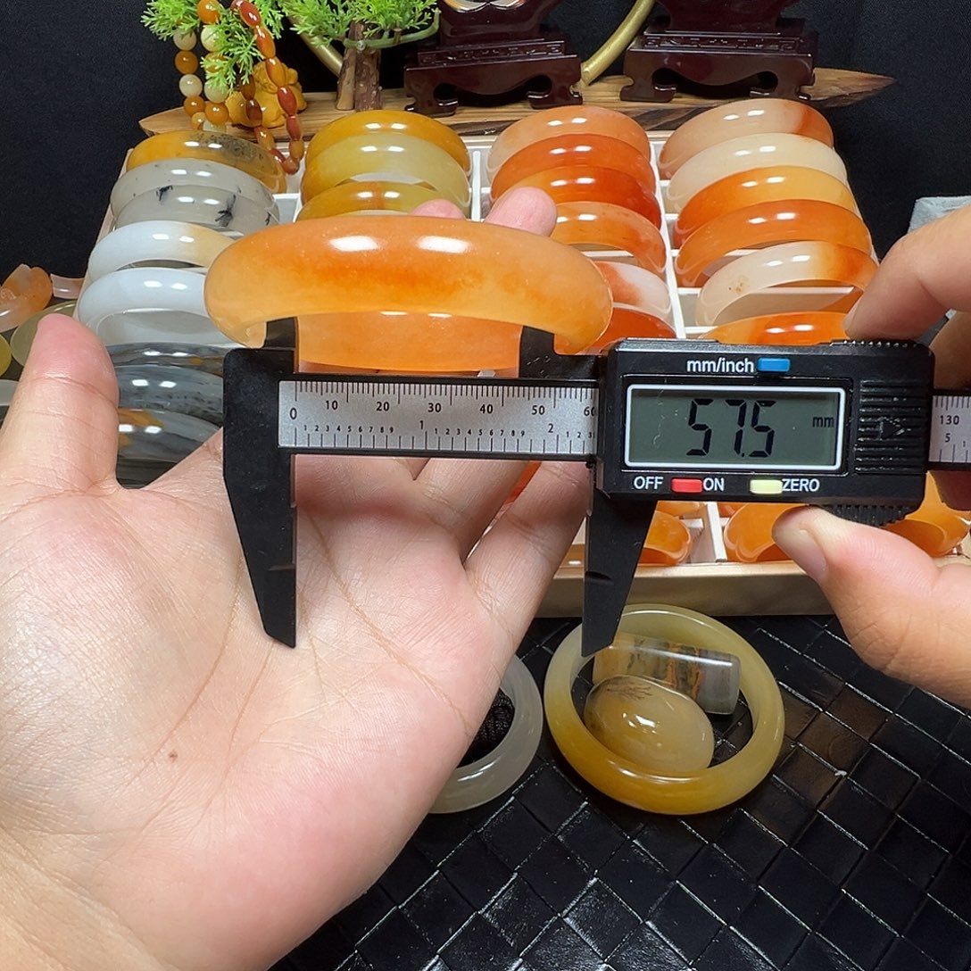 石英质玉（黄龙玉）未镶嵌手镯