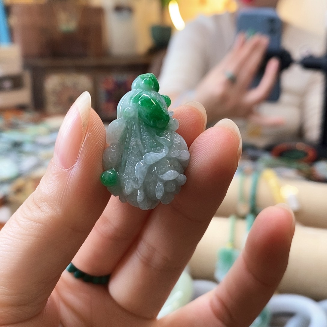 翡翠挂件未镶嵌翡翠挂件