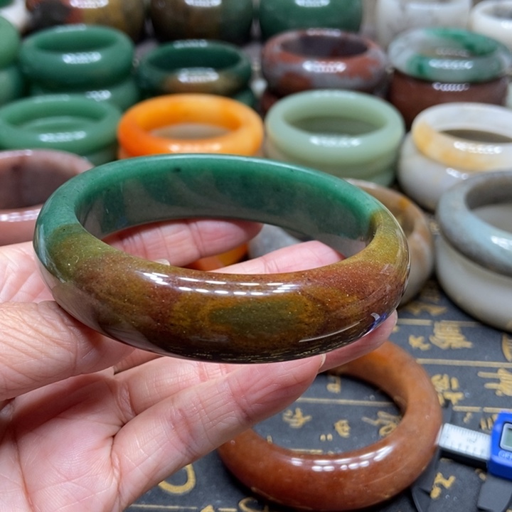 石英质玉手镯未镶嵌傲**梅