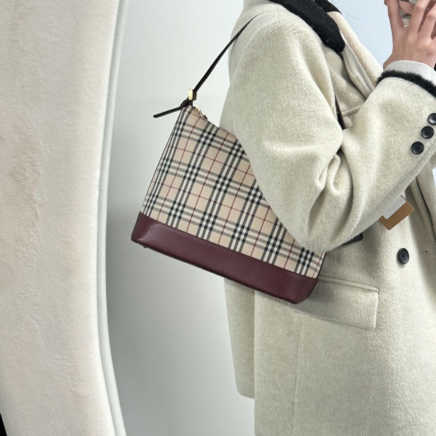 95新 BURBERRY/博柏利 YFF85/单肩包